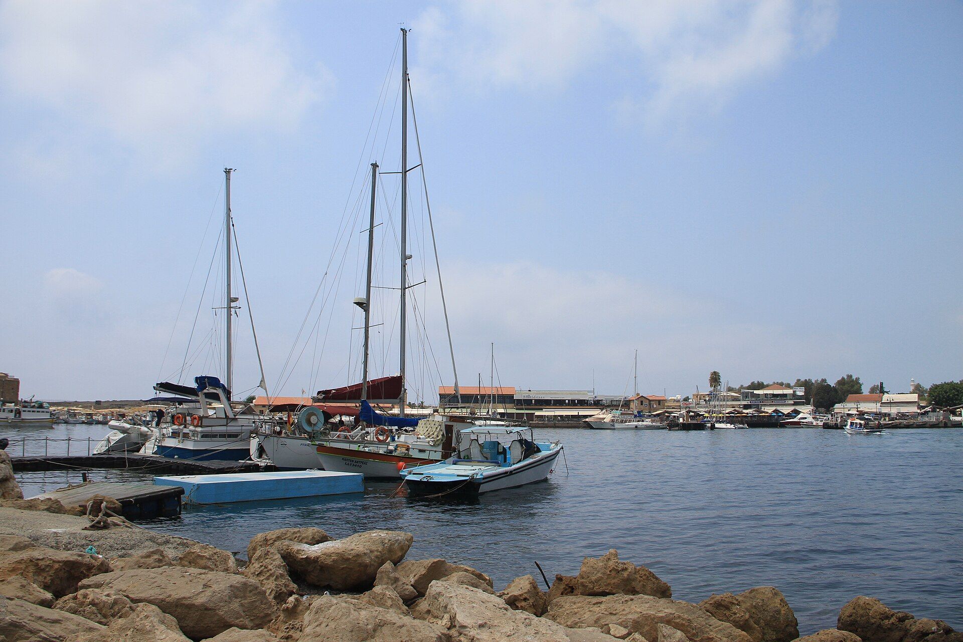 Zeilboten in de haven van Paphos